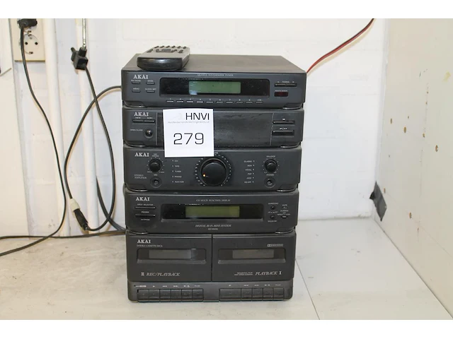 Stereotoren akai 27 x 24 x 38 cm met twee boxen sony en afstandsbediening. - afbeelding 1 van  2