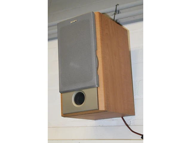 Stereotoren akai 27 x 24 x 38 cm met twee boxen sony en afstandsbediening. - afbeelding 2 van  2