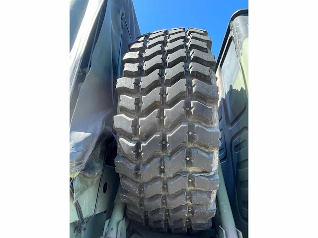 Steward stevenson - m1078 a1 4x4 automaat - vrachtwagen - afbeelding 16 van  35