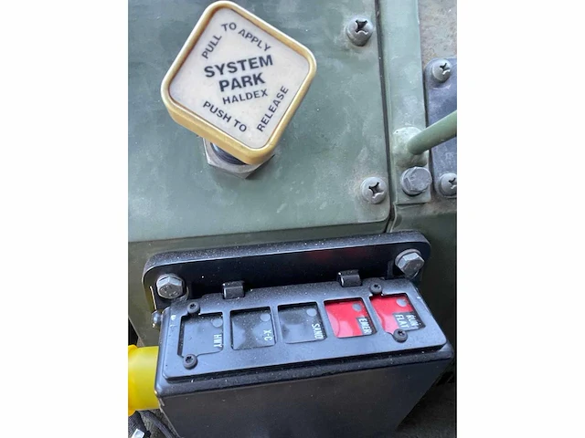 Steward stevenson - m1078 a1 4x4 automaat - vrachtwagen - afbeelding 32 van  35