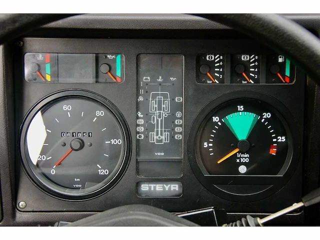 Steyr - vrachtwagen - afbeelding 25 van  46