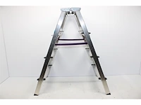 Stier trapladder met 2x4 treden, toegankelijk aan beide zijden - afbeelding 5 van  6
