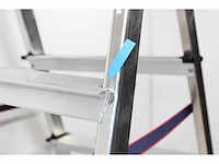 Stier trapladder met 2x4 treden, toegankelijk aan beide zijden - afbeelding 6 van  6