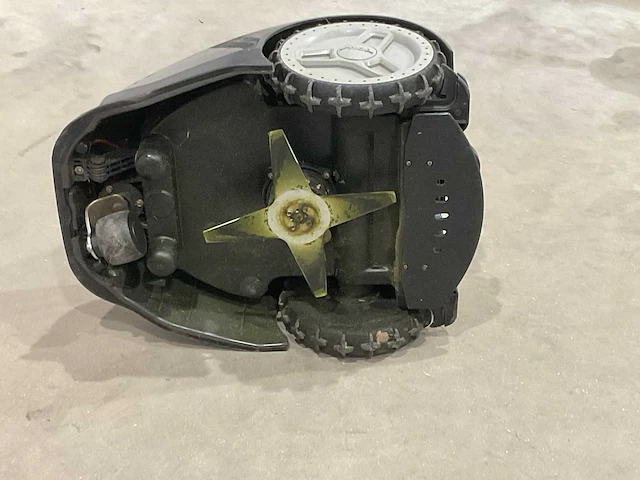 Stiga autoclip m5 robot maaier - afbeelding 6 van  8