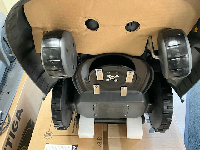 Stiga experience a 750 robotmaaier - afbeelding 6 van  7