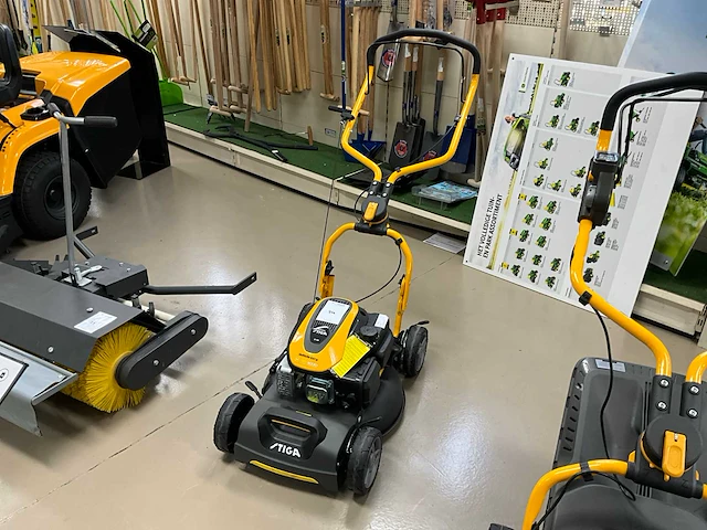 Stiga multiclip 547 d grasmaaier - afbeelding 1 van  10