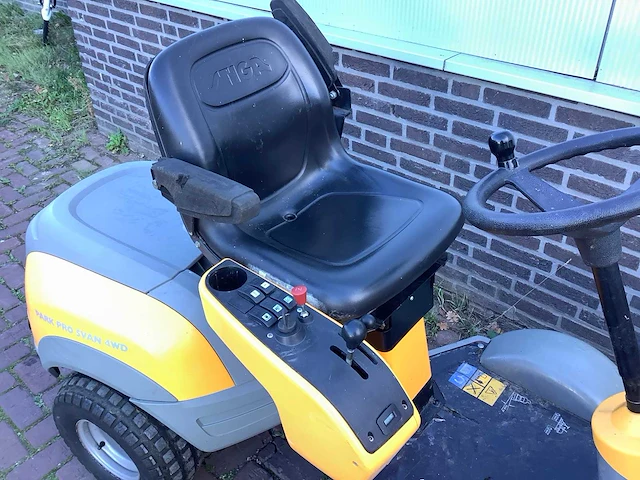 Stiga park pro swan 4wd zitmaaier - afbeelding 3 van  9
