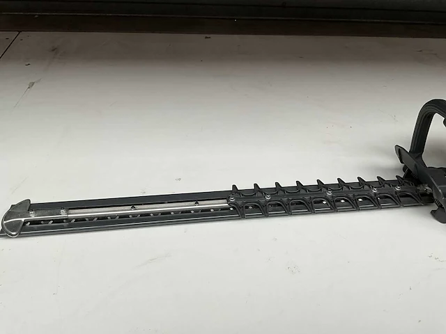 Stiga sht 675 k benzine heggenschaar - afbeelding 2 van  9