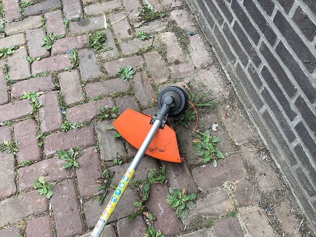 Stihl fs130 bosmaaier - afbeelding 3 van  4