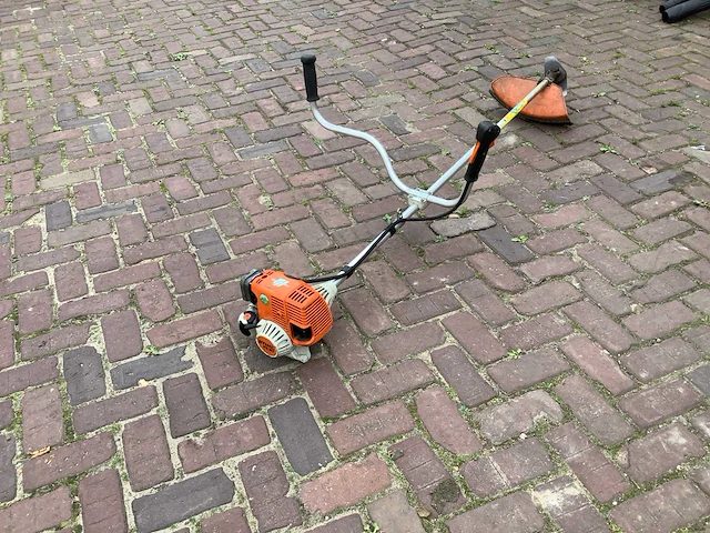 Stihl fs87 bosmaaier - afbeelding 2 van  4
