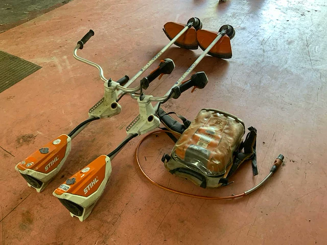 Stihl fsa130 en ar3000 accu bosmaaier (2x) - afbeelding 1 van  11