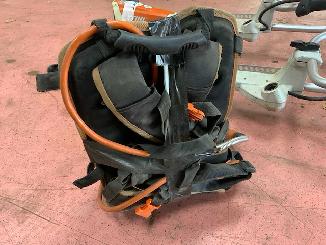 Stihl fsa130 en ar3000 accu bosmaaier - afbeelding 5 van  9
