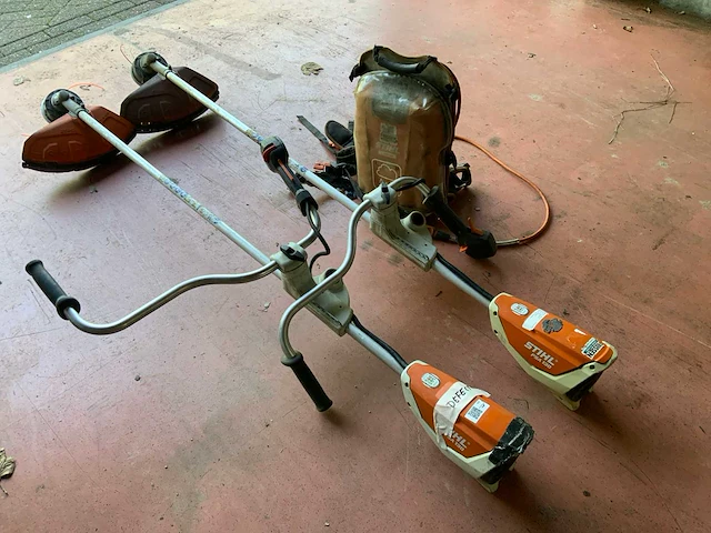 Stihl fsa130 en ar3000 accu bosmaaier - afbeelding 1 van  11