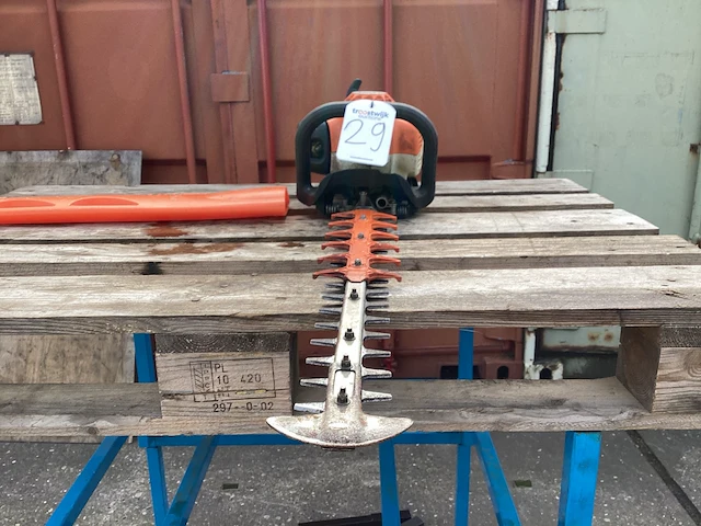 Stihl hs 82 r 60 cm heggenschaar - afbeelding 2 van  5