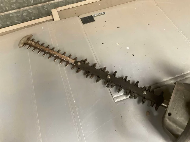 Stihl hs81t heggenschaar - afbeelding 3 van  5