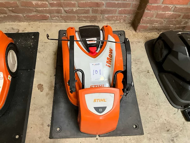 Stihl imow rmi 422 robotmaaier - afbeelding 2 van  5