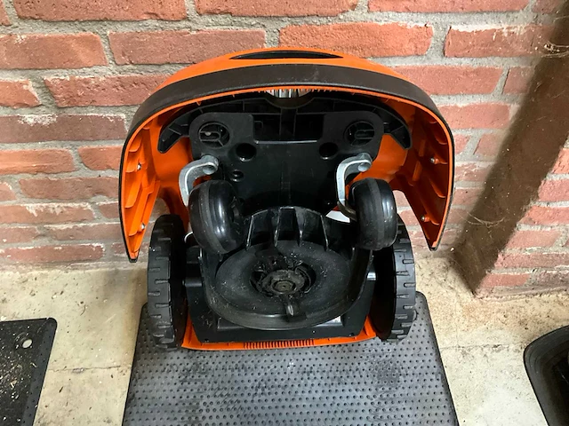 Stihl imow rmi 422 robotmaaier - afbeelding 4 van  5