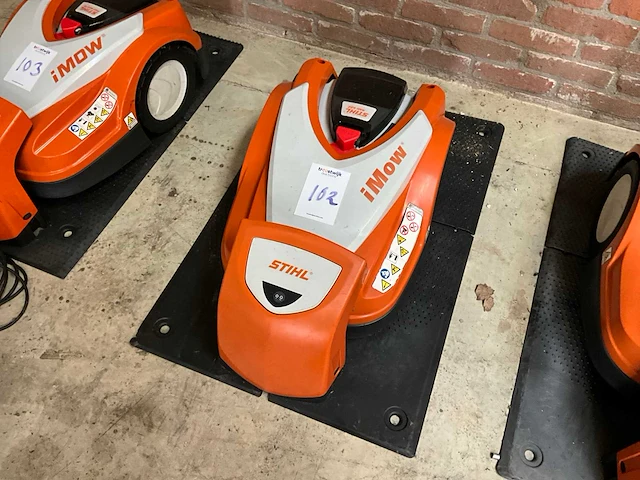Stihl imow rmi 422 robotmaaier - afbeelding 1 van  5
