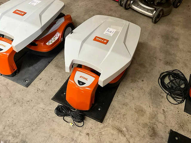 Stihl imow rmi 422 robotmaaier - afbeelding 1 van  6