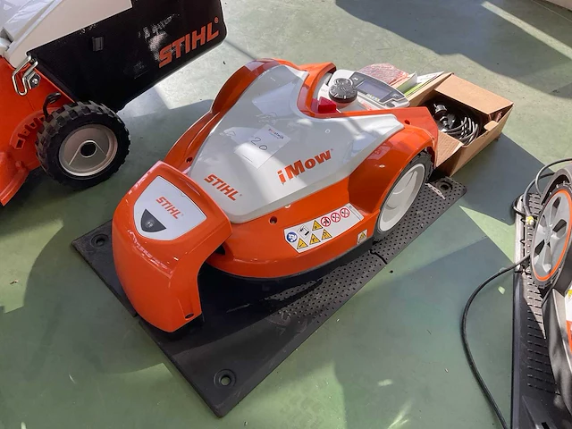 Stihl imow rmi 632 robotmaaier - afbeelding 1 van  4