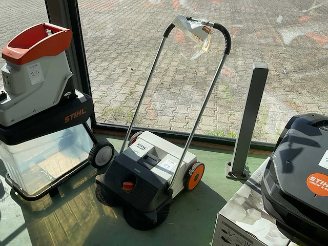 Stihl kg 550 veegmachine - afbeelding 1 van  3