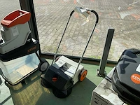 Stihl kg 550 veegmachine - afbeelding 1 van  3