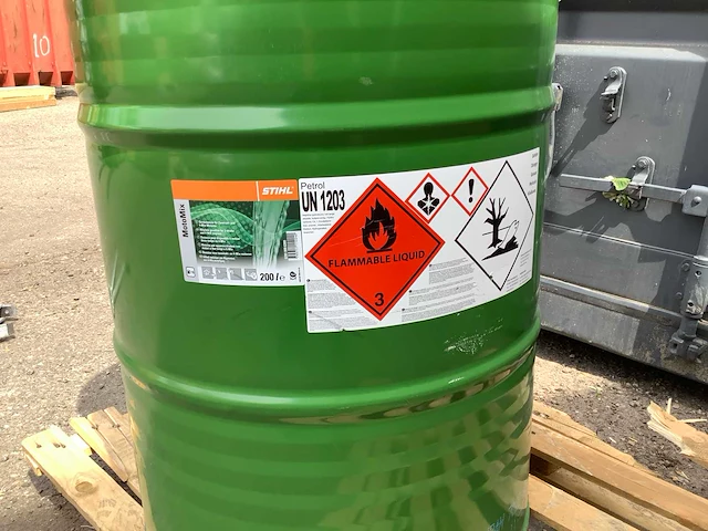 Stihl motormix brandstof vat onaangebroken 200 liter - afbeelding 2 van  4
