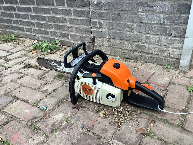 Stihl ms200 kettingzaag - afbeelding 1 van  3