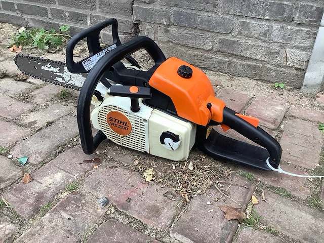 Stihl ms200 kettingzaag - afbeelding 2 van  3