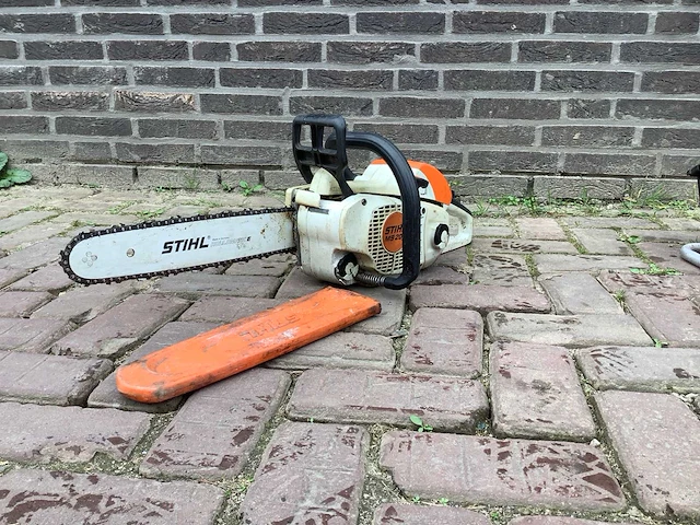Stihl ms201 kettingzaag - afbeelding 1 van  4