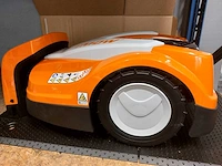 Stihl rmi 422 p robotmaaier - afbeelding 1 van  3