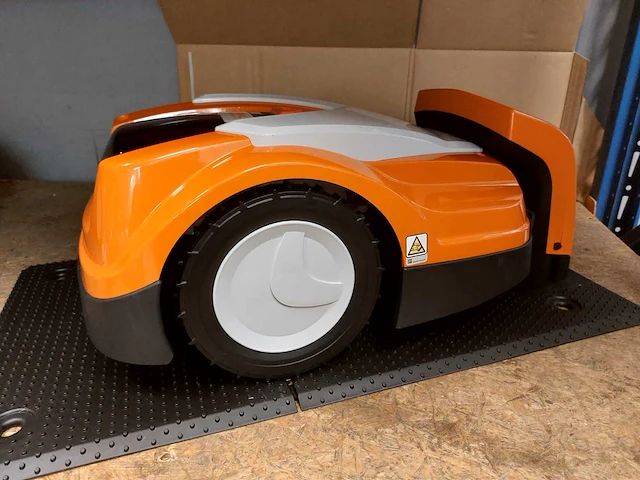 Stihl rmi 422 p robotmaaier - afbeelding 3 van  3
