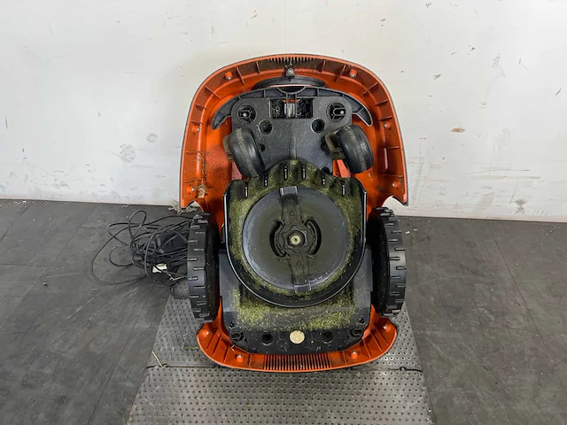 Stihl rmi 422.2 robotmaaier - afbeelding 4 van  4