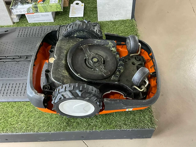Stihl rmi 522c robotmaaier - afbeelding 10 van  11