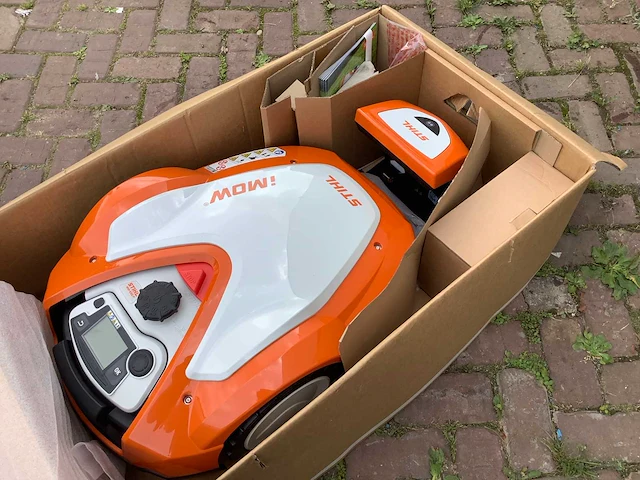 Stihl rmi632p robotmaaier - afbeelding 1 van  3