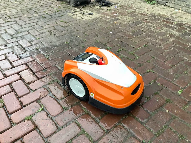 Stihl robotmaaier - afbeelding 1 van  2