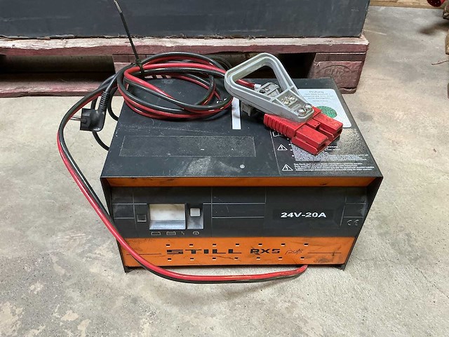 Still - 24v 20a - acculaders - 2021 - afbeelding 1 van  2