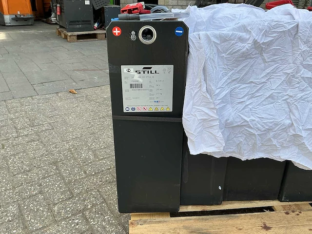 Still - 24v 250ah - acculaders - 2017 - afbeelding 3 van  4
