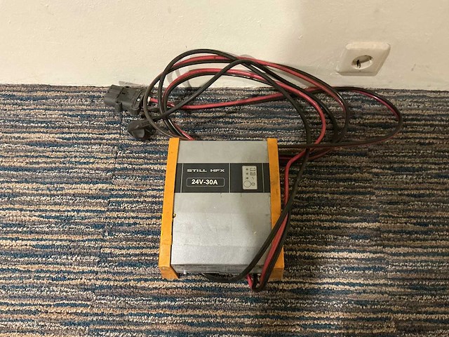 Still - 24v 30a - acculaders - 2015 - afbeelding 1 van  2