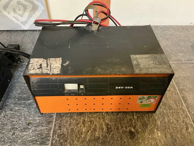 Still - 24v 35a - acculaders - 2012 - afbeelding 1 van  3