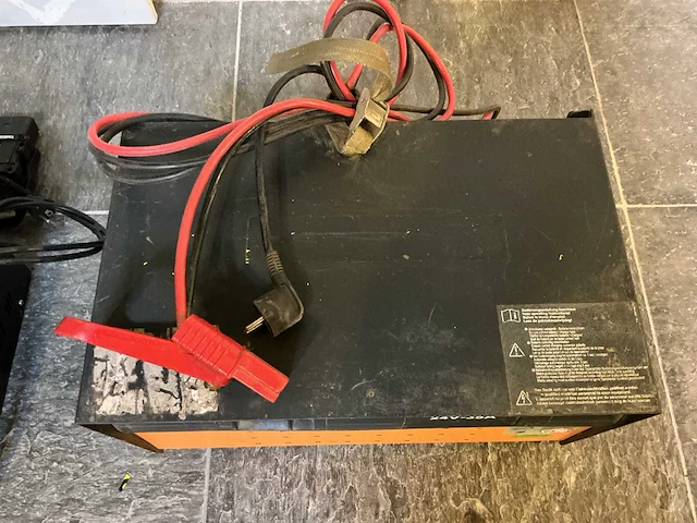 Still - 24v 35a - acculaders - 2012 - afbeelding 2 van  3