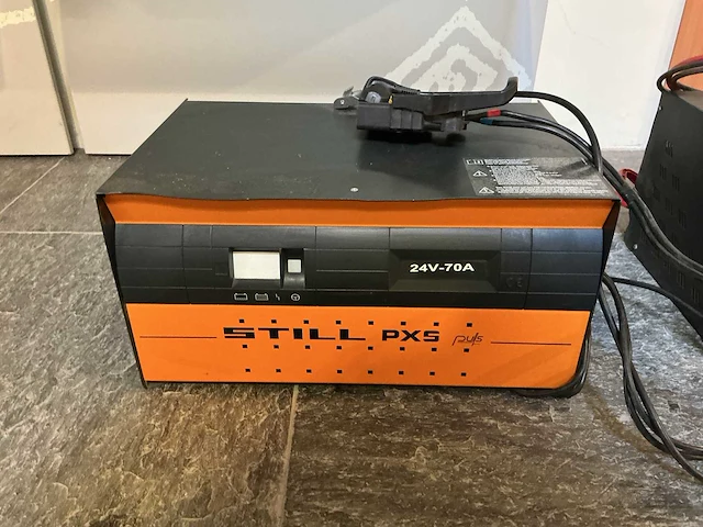 Still - 24v 70a - acculaders - 2022 - afbeelding 1 van  3