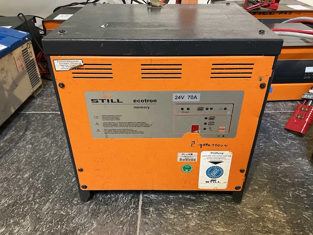 Still - 24v 70a - acculaders - - afbeelding 1 van  3