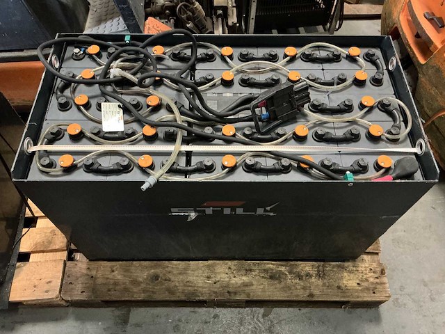 Still - 48v 5pzs 625ah - acculaders - 2017 - afbeelding 1 van  4