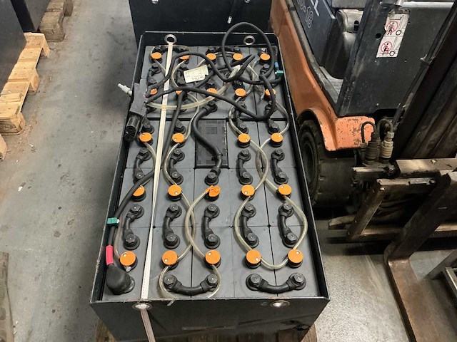 Still - 48v 5pzs 625ah - acculaders - 2017 - afbeelding 2 van  4