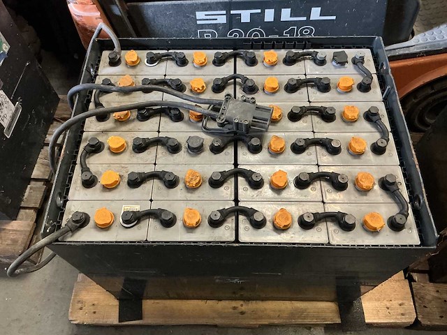 Still - 48v 5pzs 625ah - acculaders - 2017 - afbeelding 2 van  3