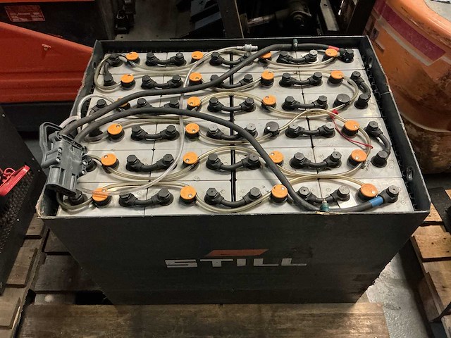 Still - 48v 5pzs 625ah - acculaders - 2019 - afbeelding 1 van  4
