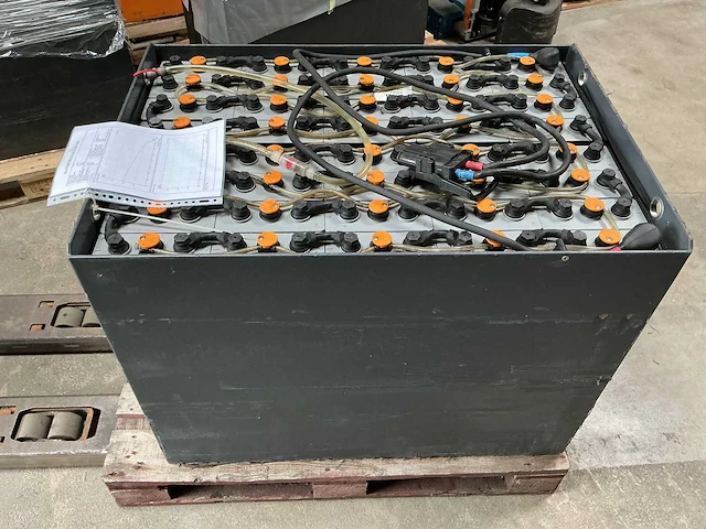 Still - 80v 4pzs 620a - acculaders - 2019 - afbeelding 4 van  7