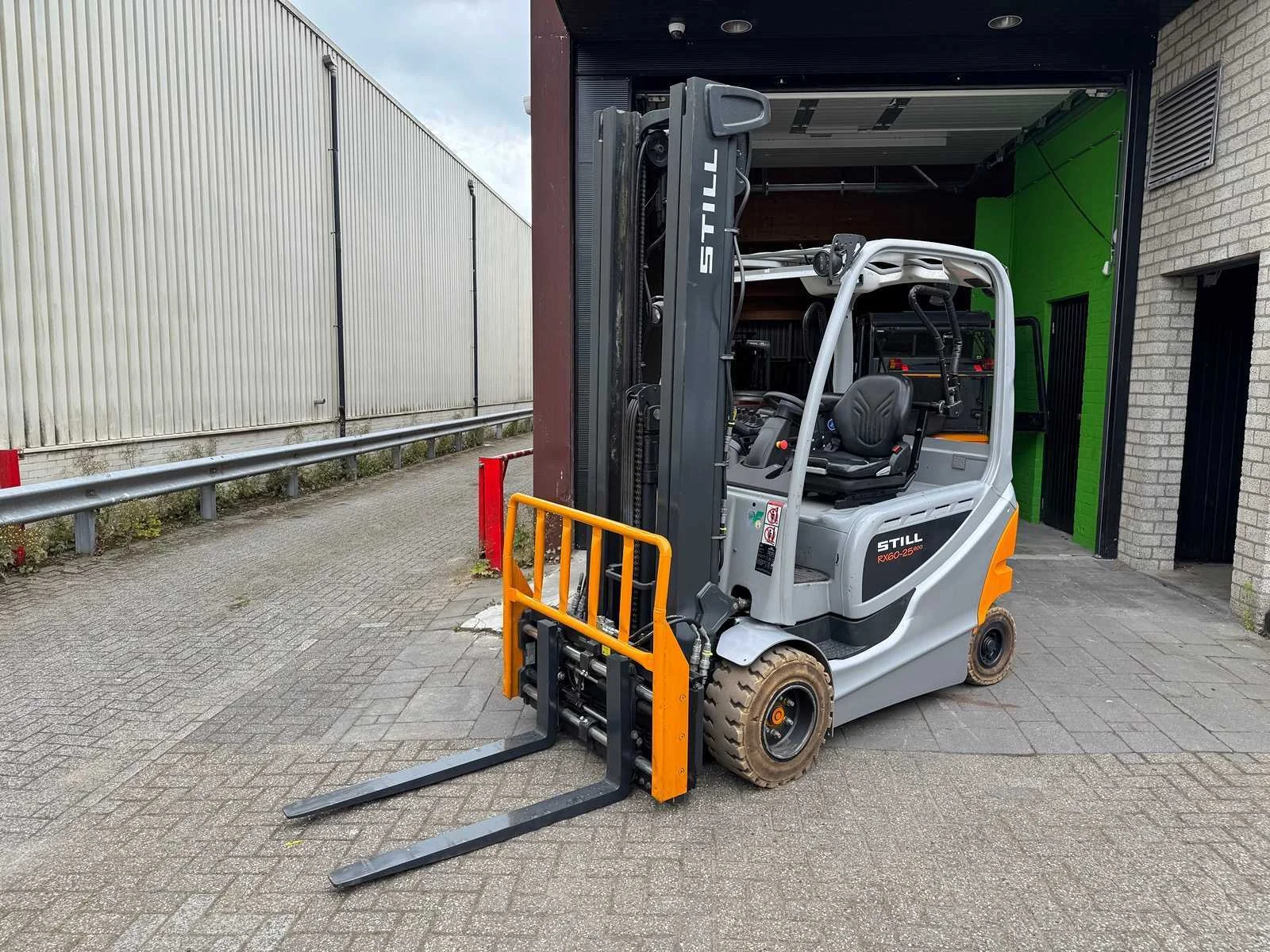 Still ex rental and lease forklifts and internal transport