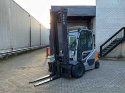 Still ex rental and lease forklifts and internal transport